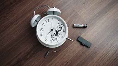alarm clock battery clock time