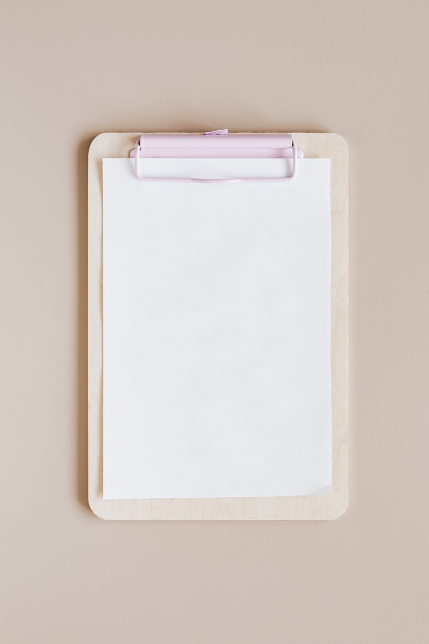 mockup of white clipboard with blank paper