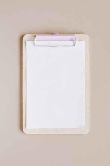mockup of white clipboard with blank paper
